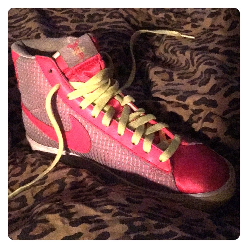 Nike Blazer women's 8 in neon green, pink & grey